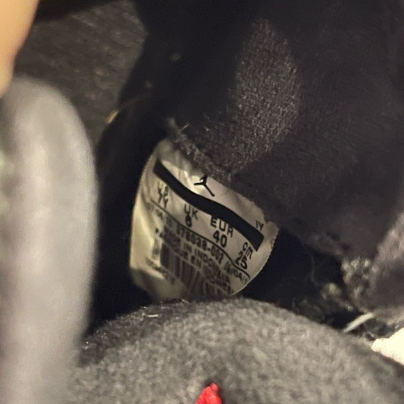 Black retro  jordan 11s - Picture 2 of 2